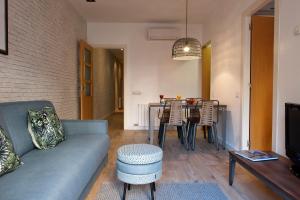 MH Apartments Sant Pau tesisinde bir oturma alanı