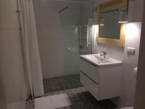 Kúpeľňa v ubytovaní Domek Gabi z balią w ogrodzie