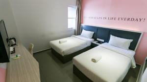 Postel nebo postele na pokoji v ubytování Hotel 99 Kota Kemuning