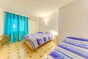 Posteľ alebo postele v izbe v ubytovaní Emma Beachfront Apartment by Sealand Villas