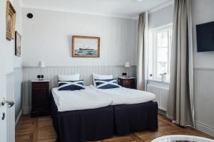 Säng eller sängar i ett rum på STF Kivikstrand Badhotell