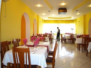 En restaurang eller annat matställe på Hotel Mures