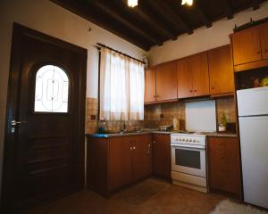 Kuchyň nebo kuchyňský kout v ubytování Evilion Traditional Inn