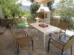 Foto dalla galleria di superb villa with private pool peaceful location a Sami