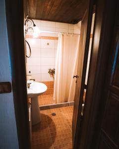 a bathroom with a sink and a shower at Evilion Traditional Inn in Plakotón