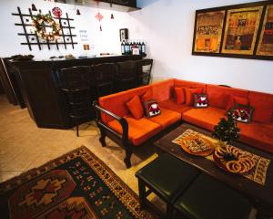 Posezení v ubytování Evilion Traditional Inn