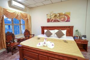 Postel nebo postele na pokoji v ubytování Royal Hotel