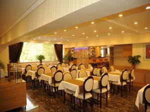 A restaurant or other place to eat at Alfa Hotel