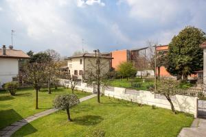 Zahrada ubytování Comfy Apt 2 bedrooms and free parking - Quite area