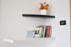 Knihovna v apartmánu