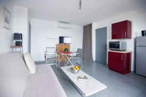 Kuchyň nebo kuchyňský kout v ubytování appartement vue mer el farniente