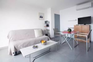 TV a/nebo společenská místnost v ubytování appartement vue mer el farniente