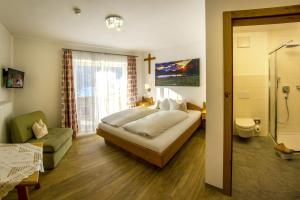 Kúpeľňa v ubytovaní Haus Mariandl + 37 fotografií