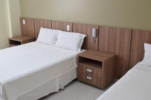 Ένα ή περισσότερα κρεβάτια σε δωμάτιο στο ALENCAR HOTEL