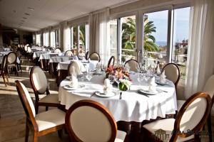 Reštaurácia alebo iné gastronomické zariadenie v ubytovaní Hotel Alba Seleqtta