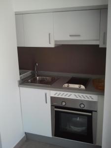 Kuchyňa alebo kuchynka v ubytovaní Carrer de Dénia