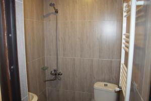 Bilik mandi di Maia's Guesthouse