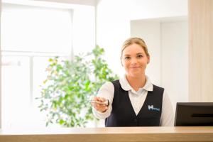 Členové personálu v ubytování Nordsee-Hotel Hinrichsen