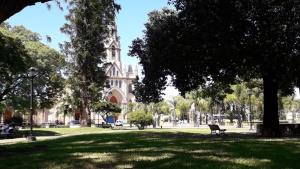 Un jardín fuera de Departamentos Niñas