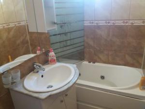 Koupelna v ubytování Apartament Alin + 21 fotografií