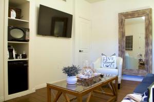 TV a/nebo společenská místnost v ubytování Andreas Hotel & Spa