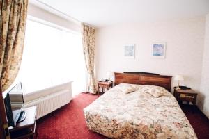 Cama ou camas em um quarto em Evropa Hotel