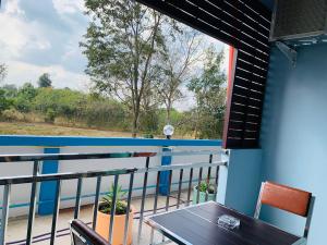 โรงแรมมาลินี的阳台或露台