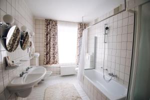 Um banheiro em Evropa Hotel