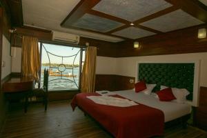 Harmony Houseboats客房内的一张或多张床位