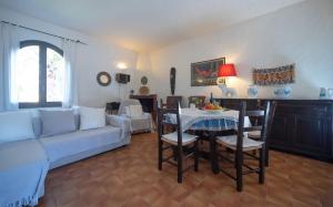 A seating area at Villa Mediterranea