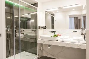 A bathroom at Navona Style