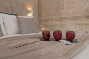 A bed or beds in a room at Navona Style