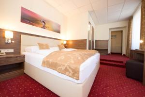 Uma cama ou camas num quarto em Hotel Beethoven