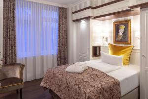 a hotel room with a bed and a window at Europa Hotel Kühlungsborn in Kühlungsborn