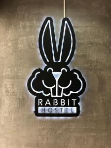 Rabbit Hotel的证书、奖牌、标识或其他文件
