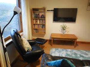 TV a/nebo společenská místnost v ubytování Apartment 2, Craigmore, Upper Baila, Lerwick