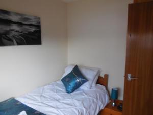 Postel nebo postele na pokoji v ubytování Apartment 2, Craigmore, Upper Baila, Lerwick