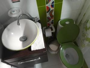 Koupelna v ubytování Ludisa House