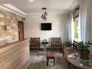 TV a/nebo společenská místnost v ubytování Hotel de Minas