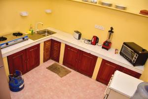 Cucina o angolo cottura di Ocean Gate Villa Tangalle