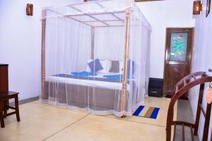 Letto o letti in una camera di Ocean Gate Villa Tangalle