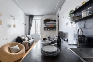 A kitchen or kitchenette at Mami's Home Monti