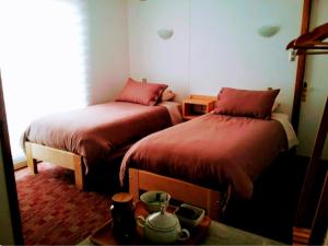 Rúm í herbergi á Innata Casa Hostal