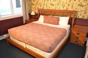a bedroom with a large bed and a window at Luxurious Trailside Village One Bedroom Condo #1 in Killington