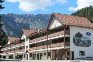 a building with a mural on the side of it at Howard Johnson by Wyndham Leavenworth in Leavenworth