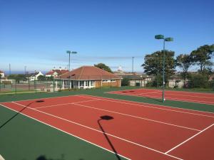 Facilități de tenis și/sau squash la sau în apropiere de Venez loger chez l'habitant au centre de l'Alsace, à côté d'Europa Park !