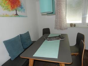 a dining room table and chairs with a table and a window at Beim Kellerschneider OG in Gundelfingen