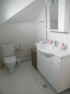 Iarca Cottage tesisinde bir banyo