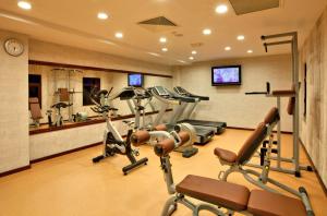 Fitness centrum a/nebo fitness zařízení v ubytování Shah Palace Luxury Museum Hotel