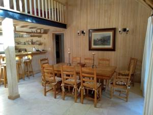 a dining room with a wooden table and chairs at Villa Gutierrez Braun in San Martín de los Andes